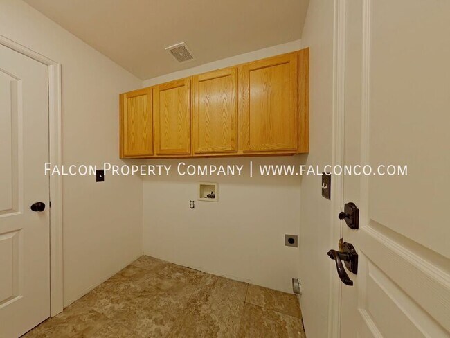 Building Photo - 4198 Vernal Cir