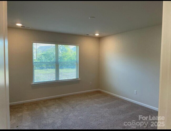 Building Photo - 3062 Weddington Pointe Dr