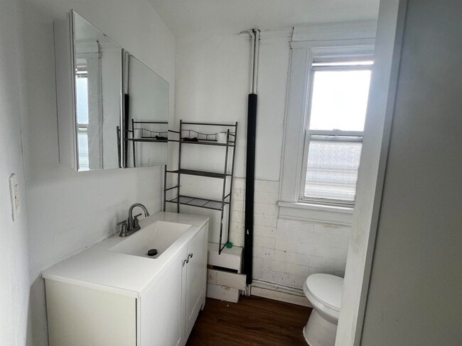 Building Photo - 69 Clarke Ave