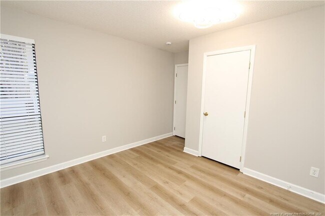 Building Photo - 118 Manhattan Ct