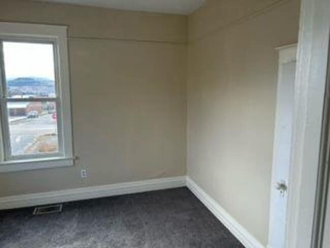 Building Photo - 221HEN