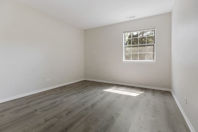 Building Photo - 8 Gant Cir