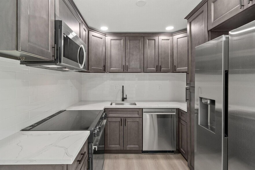 Building Photo - 2071 W Carrol Cir