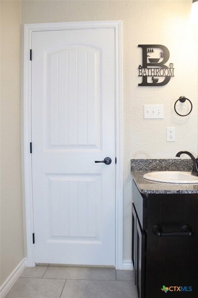 Building Photo - 2509 Meadow Lark Dr