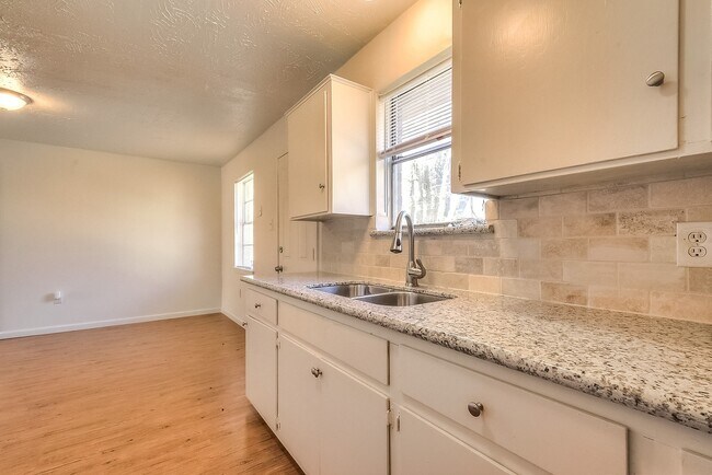 Building Photo - 3 Bedr/ 1 bath Beautiful Home in Texas City