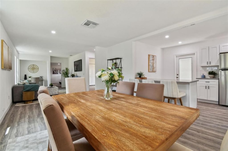 Building Photo - 908 E Cayuga St