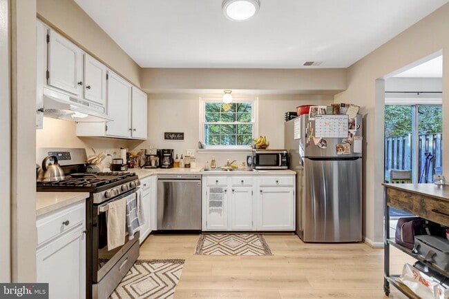 Building Photo - 14831 Basingstoke Loop