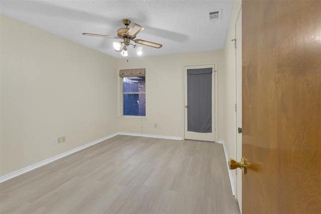 Building Photo - 421 Pebblecreek Dr