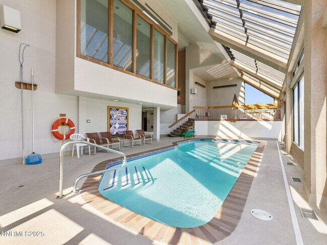 Building Photo - 3095 Lakeside Dr