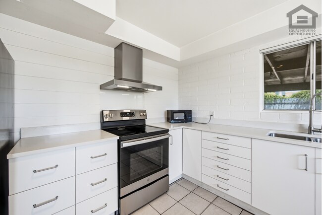 Building Photo - 4711