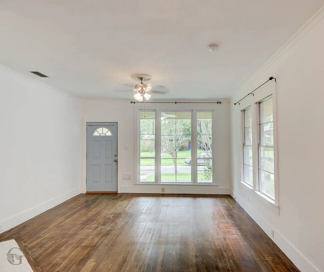 Building Photo - 859 Linden St