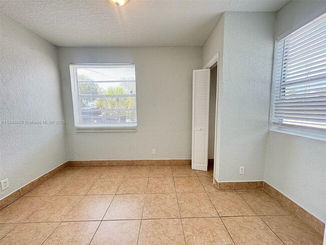 Building Photo - 2525 N 23rd Ave