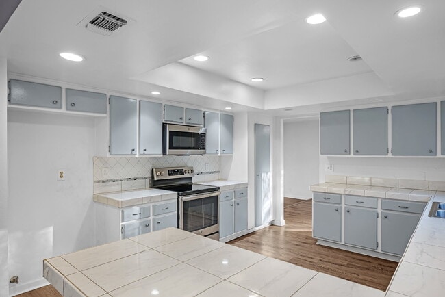 Building Photo - A Clean, Well-Sized Home With Solar in Woodland