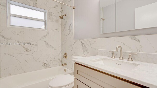 Building Photo - 1001 SW 12th Ct