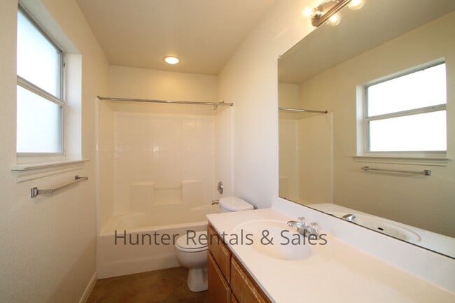 Building Photo - Cove Three-Bedroom!