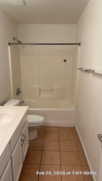 Building Photo - 1910 E Vineyard Rd