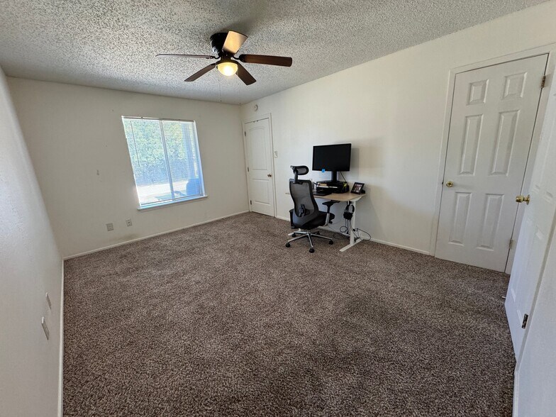 Building Photo - 3202 Cougar Trail
