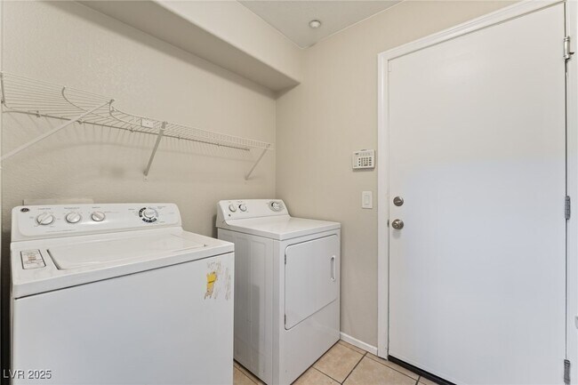 Building Photo - 9164 Enticing Ct