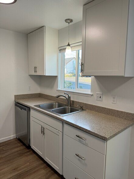 Building Photo - 5635 N 49th St