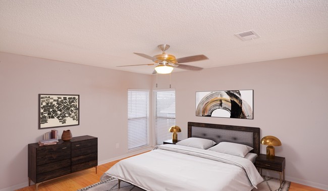 Large bedroom with walk-in closet - Hillmeade Apartment Homes