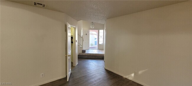 Building Photo - 6561 Avon Ct