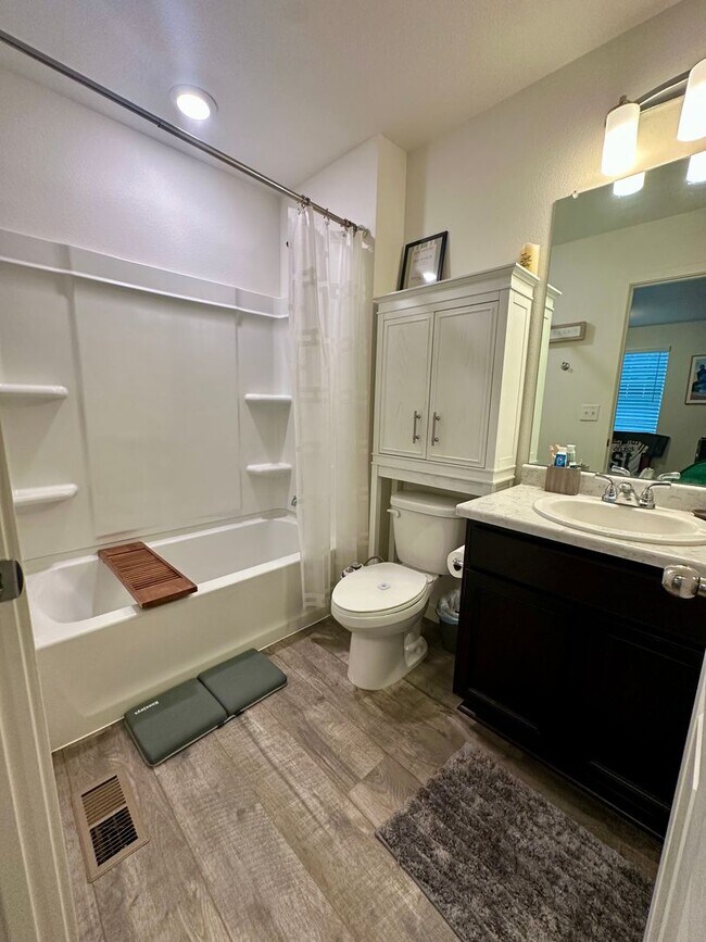 Building Photo - GORGEOUS HOME IN HIGHLY DESIRABLE BANNING LEWIS RANCH - Security Deposit Waiver Available