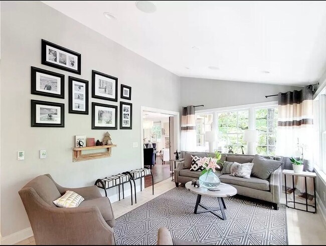 Building Photo - Gorgeous East Cobb Home with 5 bedrooms & 3.5 Bathrooms!!