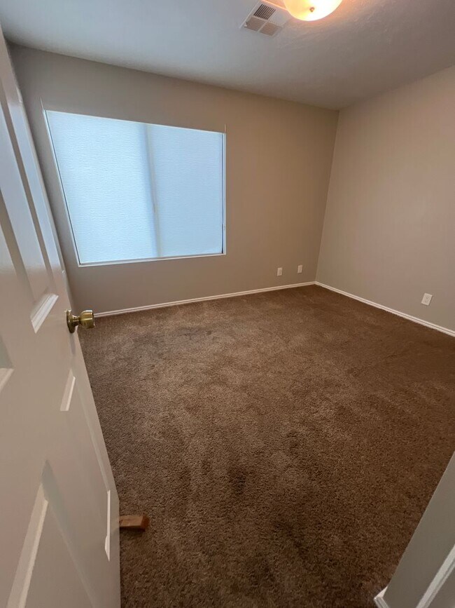 Building Photo - 675 Ridge Rim Way