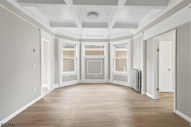 Building Photo - 37 Mapes Ave
