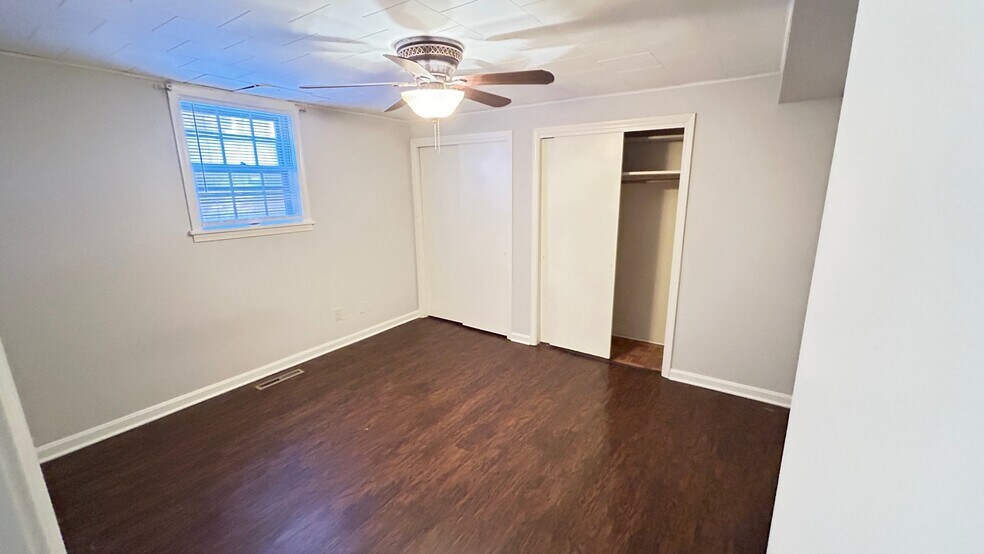 Building Photo - 2549 Glenmary Ave