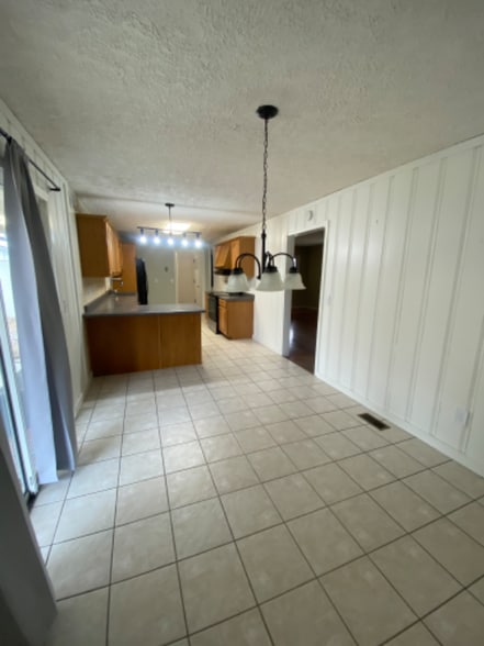 Building Photo - 502 Rock Rd