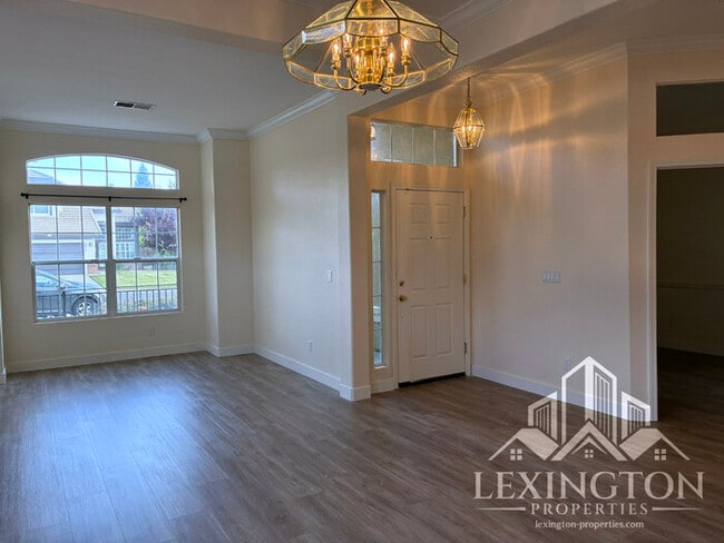 Building Photo - Beautifully updated, 3BD/2BA+office, Home in Rocklin – off Stanford Ranch Rd. near Willard Park