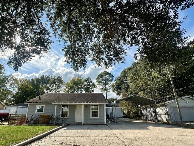 Building Photo - 3331 Longhorn Dr