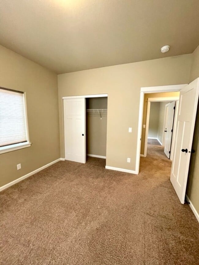 Building Photo - Beautiful 3 Bedroom Single Level home in SE Bend!