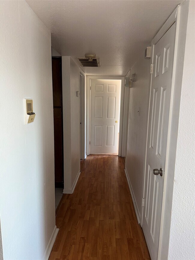 Building Photo - 8519 Hearth Dr