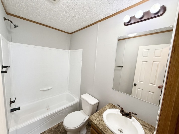 Building Photo - 15588 Pine Ridge Dr