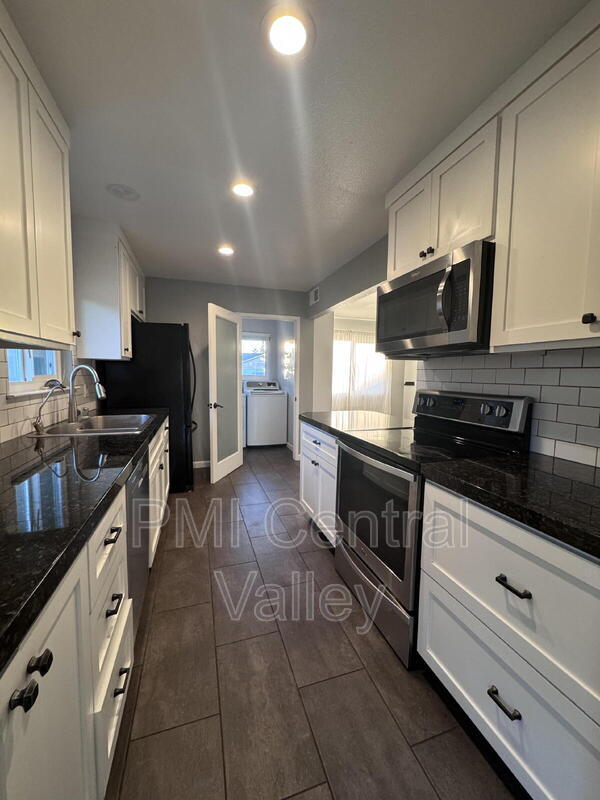 Building Photo - 1314 Carolyn Ave