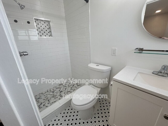 Building Photo - 5200 Fernwood Way