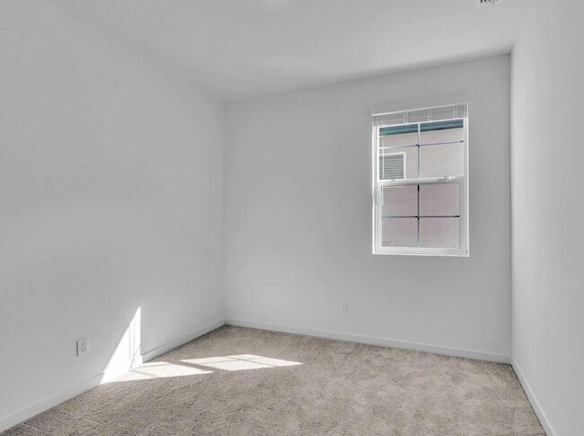 Building Photo - 305 Cinema St