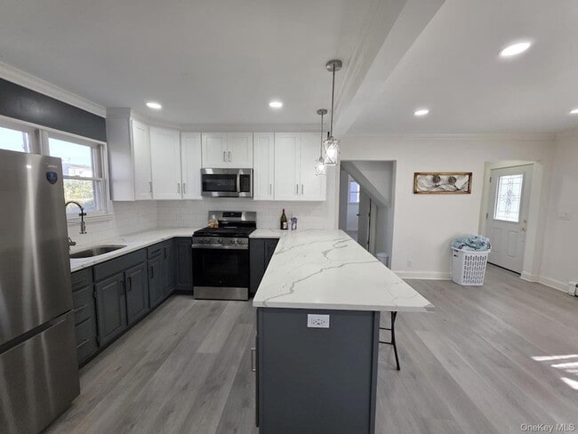 Building Photo - 113 Yoakum Ave