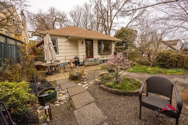 Building Photo - 3205 NE Davis St