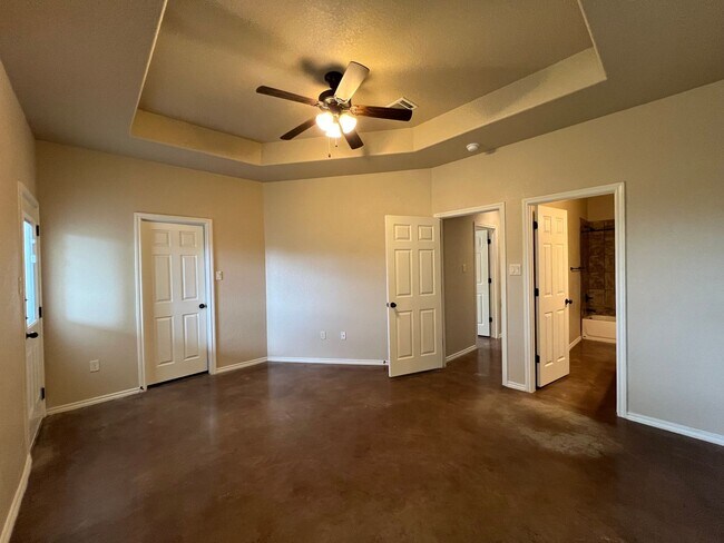 Building Photo - Luxury 3/2 Duplex in NBTX