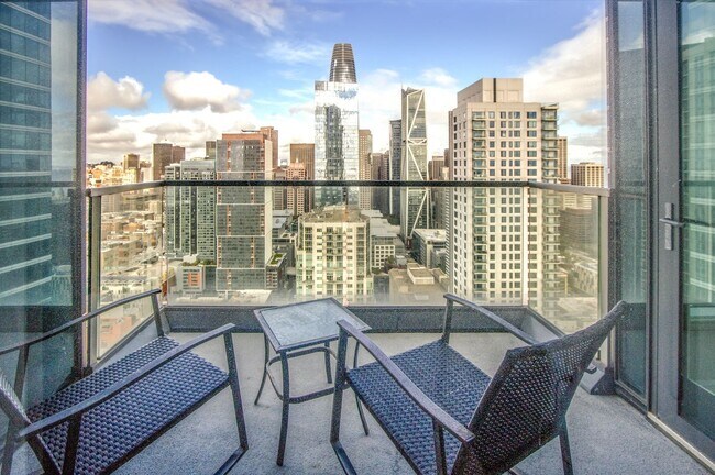 Building Photo - 1 BEDROOM W/VIEW in THE RINCON BUILDING