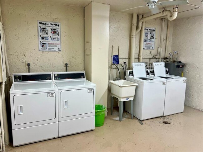 Building Photo - 3051 N Course Dr