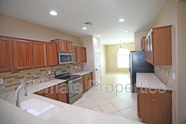 Building Photo - 18028 W Golden Ln