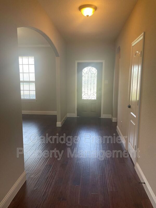 Building Photo - 811 Blue Quail Dr