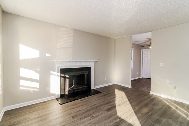 Building Photo - Bright 3-Bedroom Home in Greensboro, NC