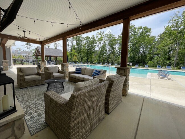 Building Photo - Willet | 4 Bed 3.5 Bath | Garage | 2287 sf | $3120 - $3432 | 8, 9, 13, 14, and 15 month lease terms