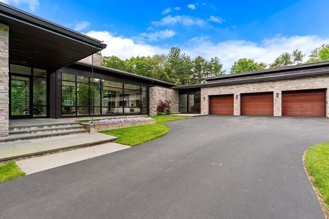 Building Photo - 63 Sylvan Ln