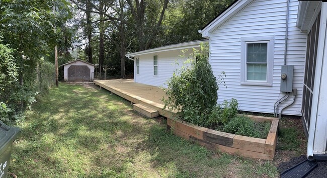 Building Photo - 109 Augusta St